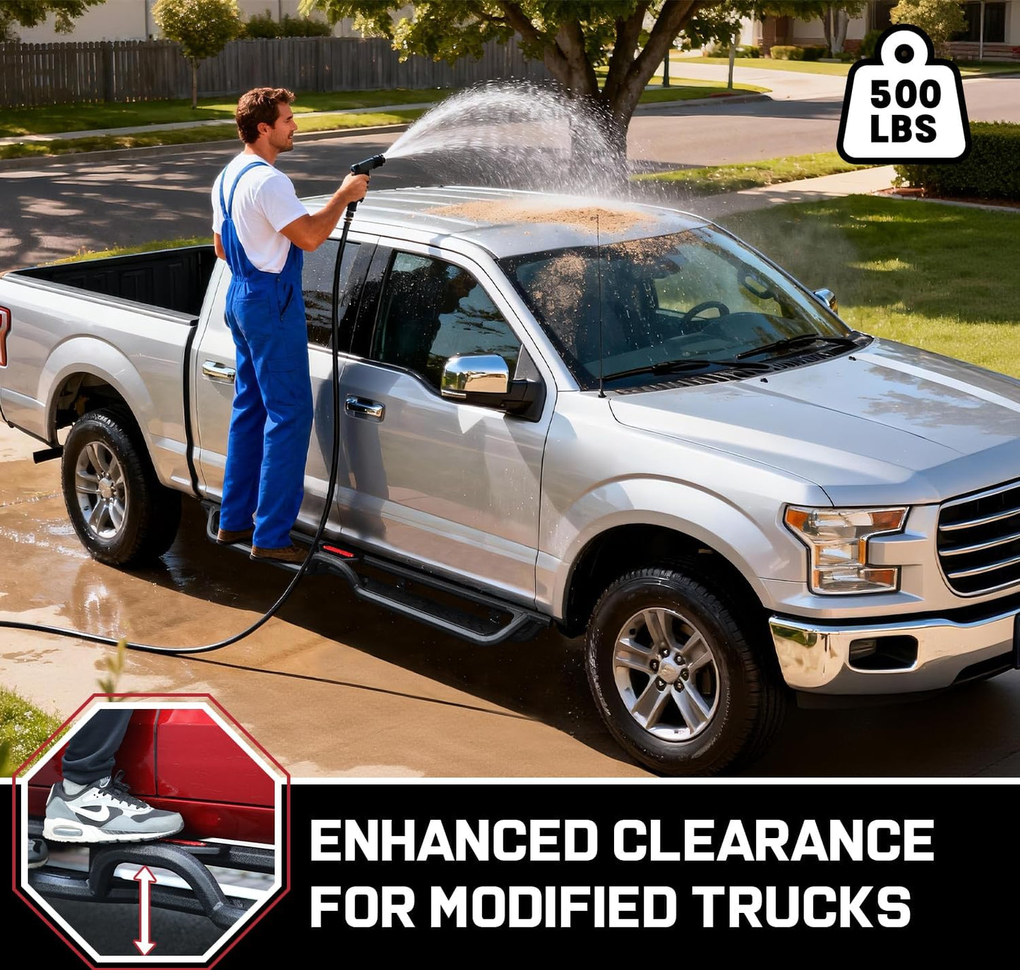 The Jeep side steps feature an innovative two-step design that strikes the perfect balance between practicality and safety. The upper step facilitates loading and unloading roof cargo while aiding in roof cleaning, while the lower step ensures all passengers can enter and exit smoothly and safely.