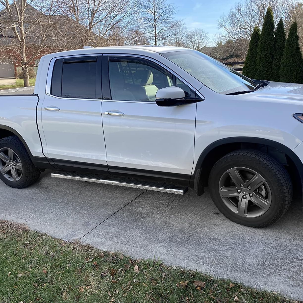 Our design is generally closer to the truck body, which will make the overall effect more beautiful, and can make the truck have better passability.