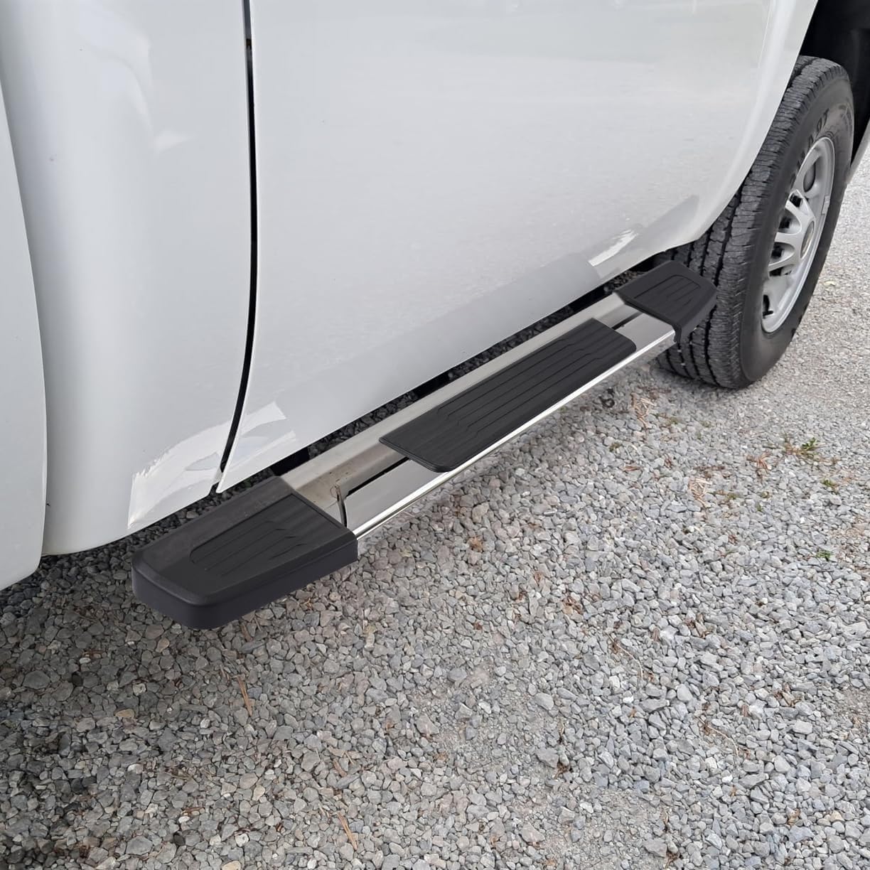 Our design is generally closer to the truck body, which will make the overall effect more beautiful, and can make the truck have better passability.