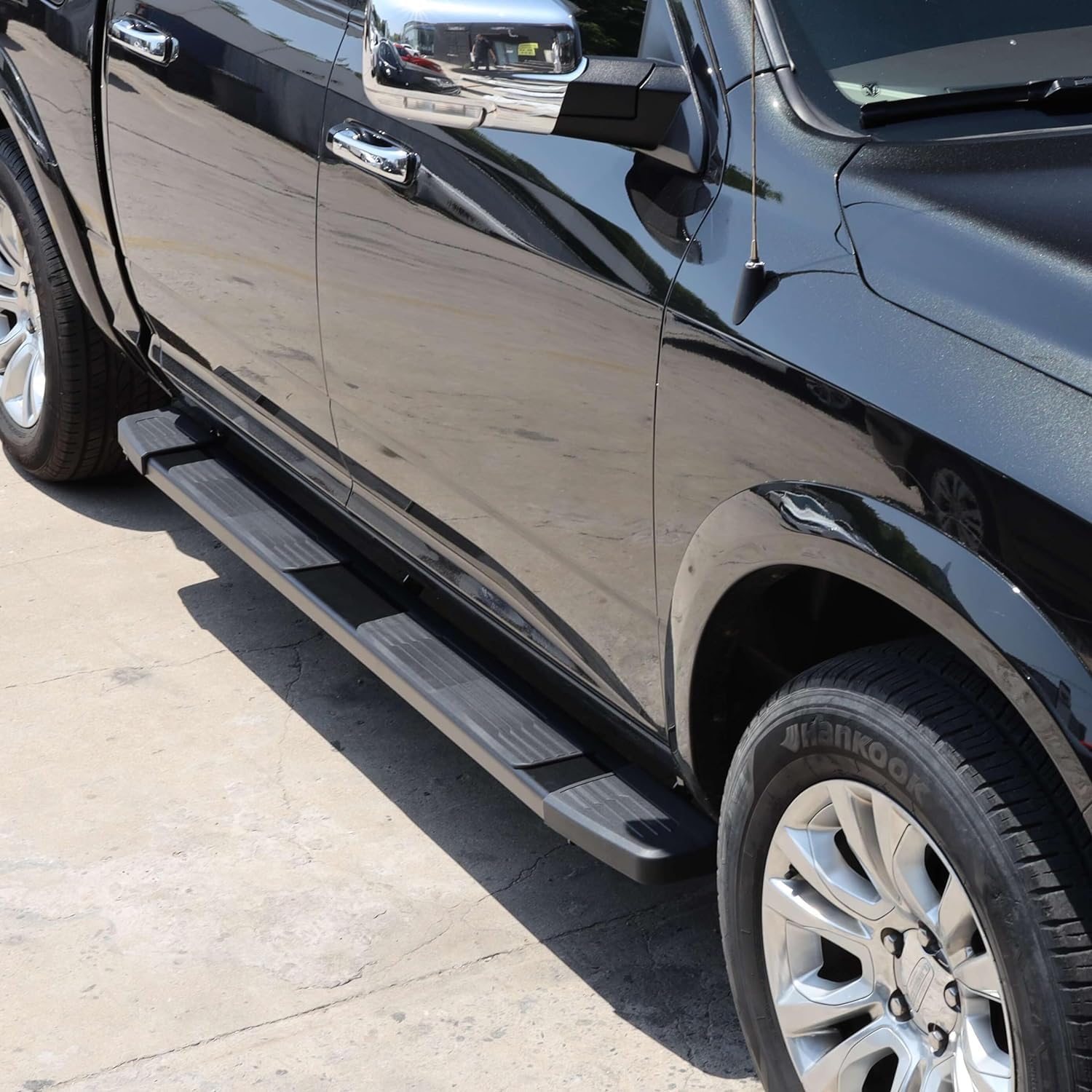 Our design is generally closer to the truck body, which will make the overall effect more beautiful, and can make the truck have better passability.