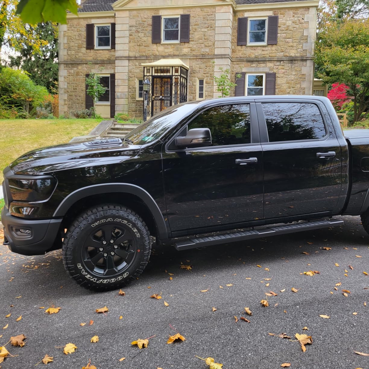 Running Boards Compatible with 1999-2013 Chevy Silverado 1500 Double Cab H6 Style.